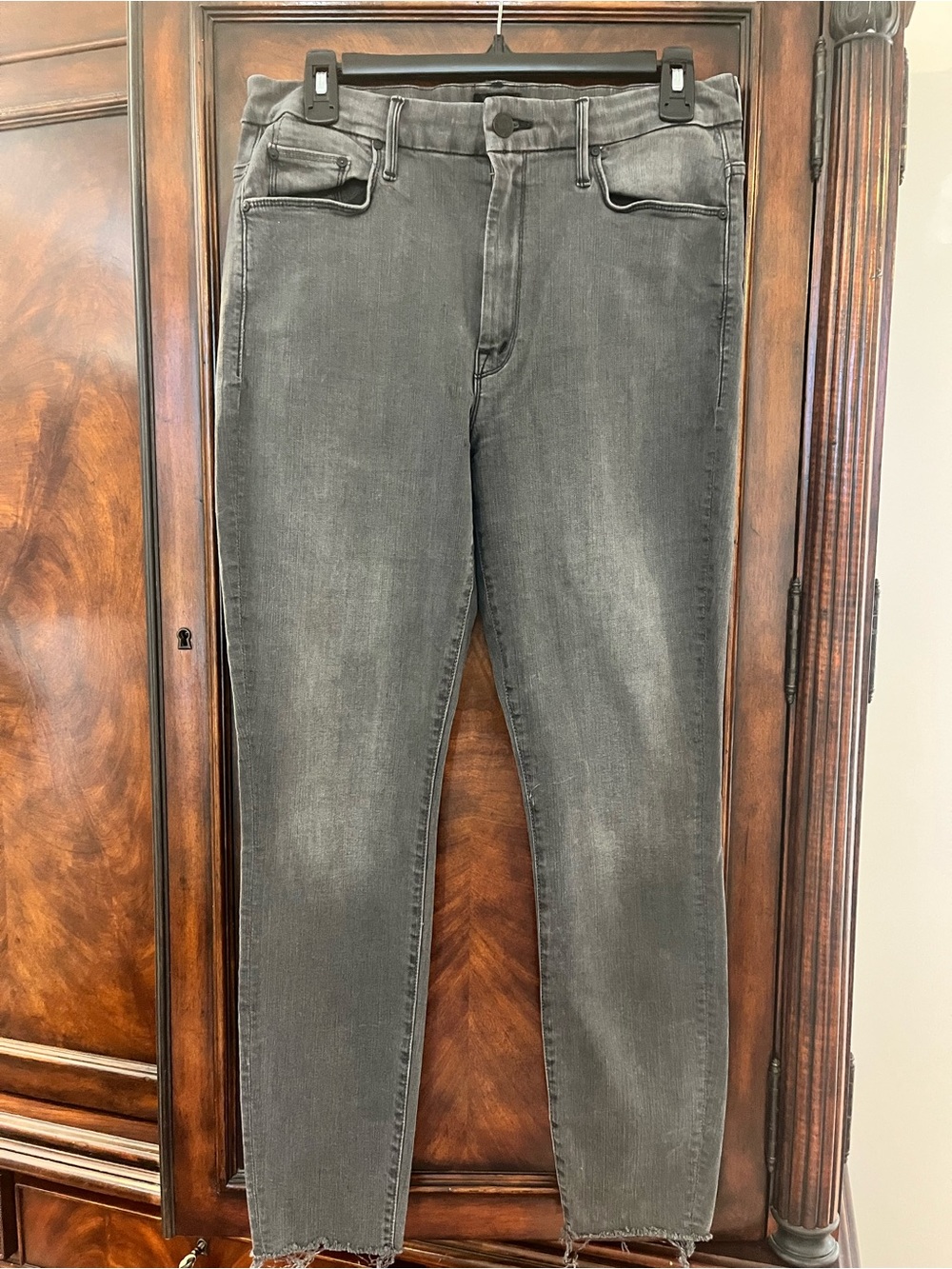 MOTHER The Looker Frayed Ankle Jeans